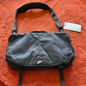 Nike Connection Messenger Bag